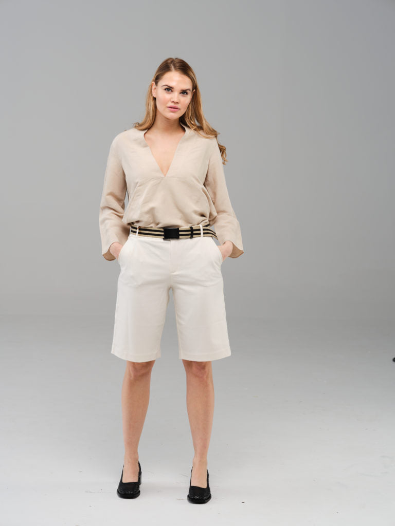 EN SOMMAR I OFFWHITE – bild 1